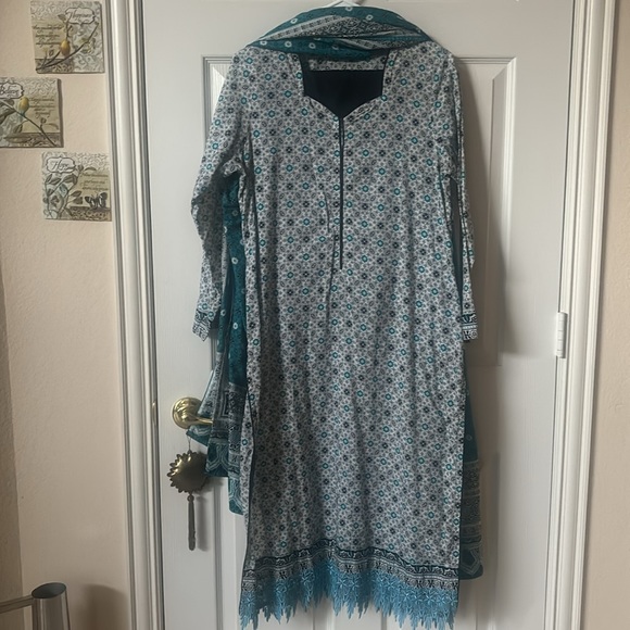 Pakistani and Indian desi outfit - Picture 8 of 9